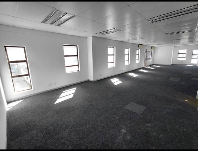233M² OFFICE TO LET IN HALFWAY HOUSE